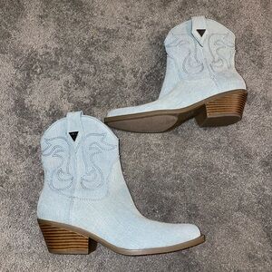 NWOT Guess Denim Ankle Boots Size 6
